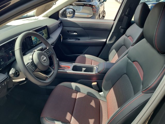 2025 Super Black Nissan Kicks SR FWD SUV