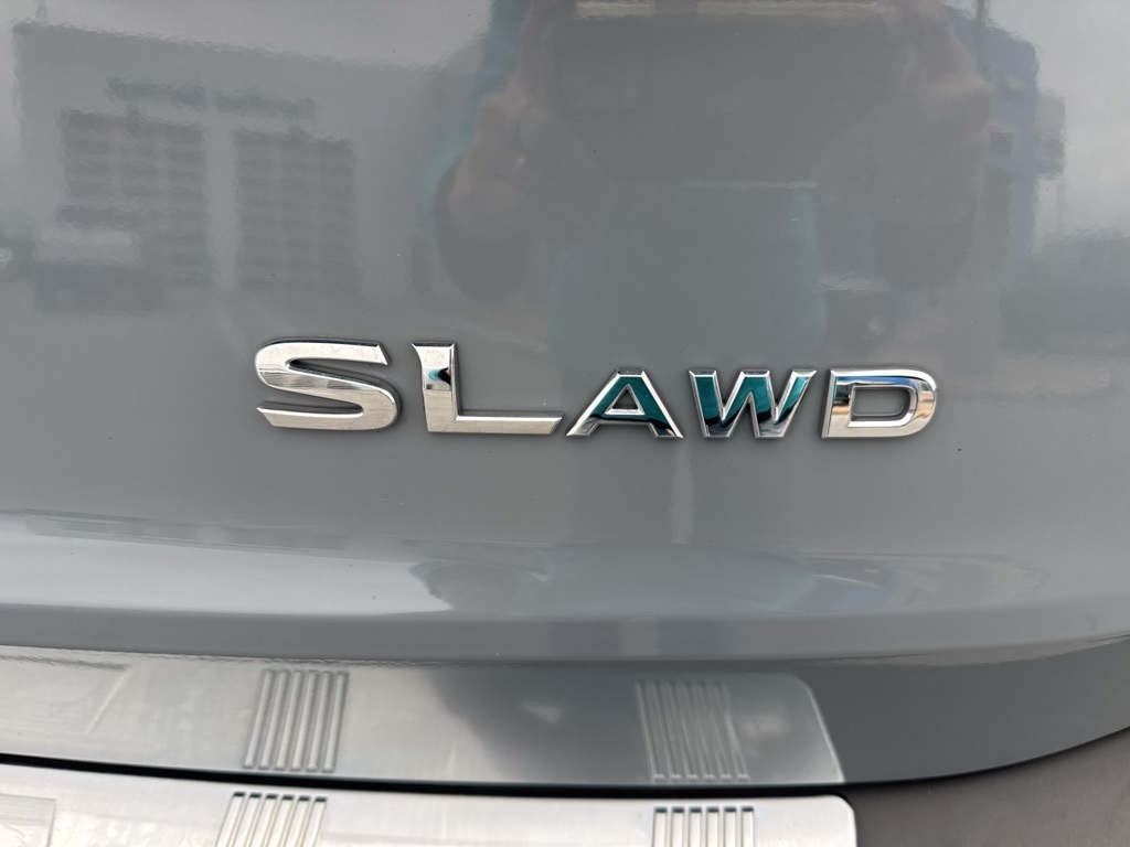 2023 Nissan Rogue SL AWD photo 2
