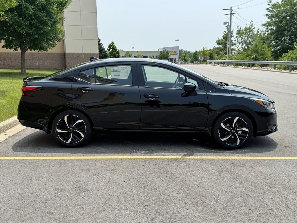 2025 Nissan Versa 1.6 SR photo 3