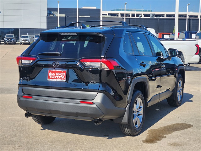 2025 Toyota RAV4 XLE photo 2