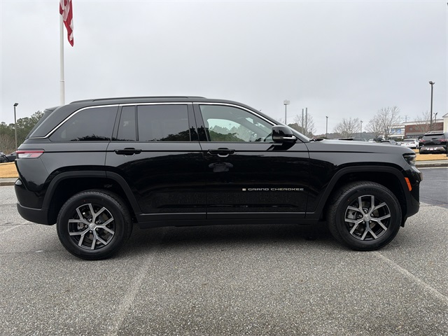 2025 Jeep Grand Cherokee Limited photo 4