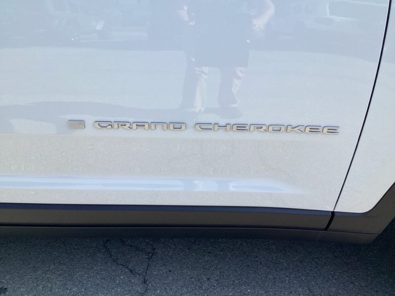 2025 Jeep Grand Cherokee Limited photo 10