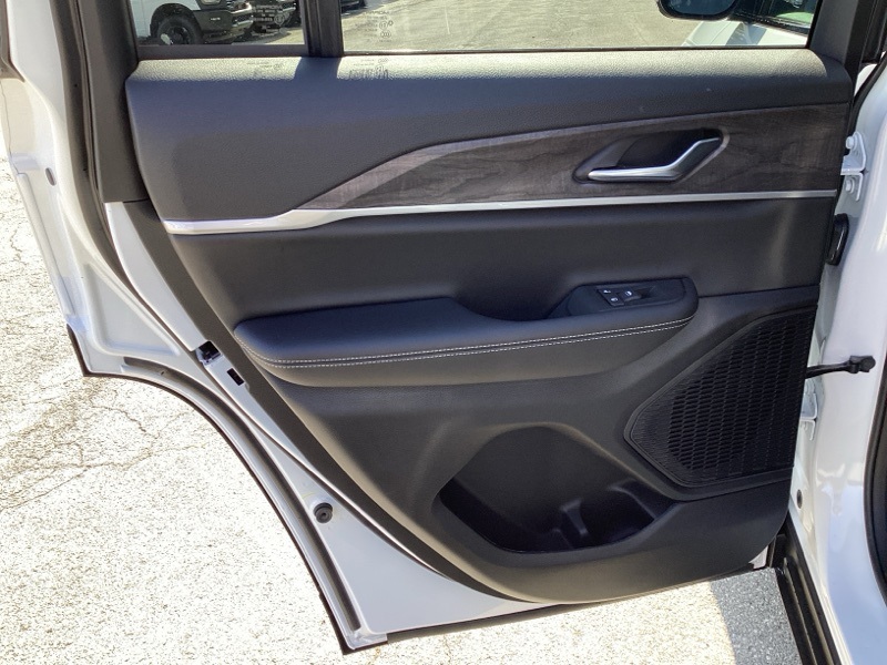 2025 Jeep Grand Cherokee Limited photo 16
