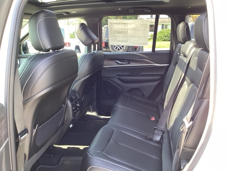 2025 Jeep Grand Cherokee Limited photo 19