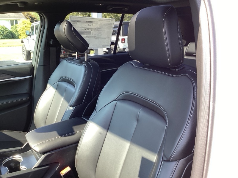 2025 Jeep Grand Cherokee Limited photo 24