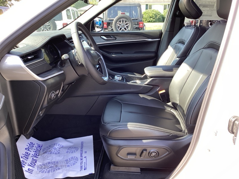 2025 Jeep Grand Cherokee Limited photo 25