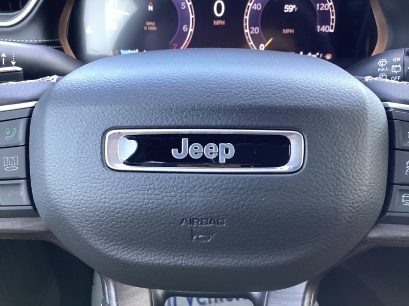 2025 Jeep Grand Cherokee Limited photo 30