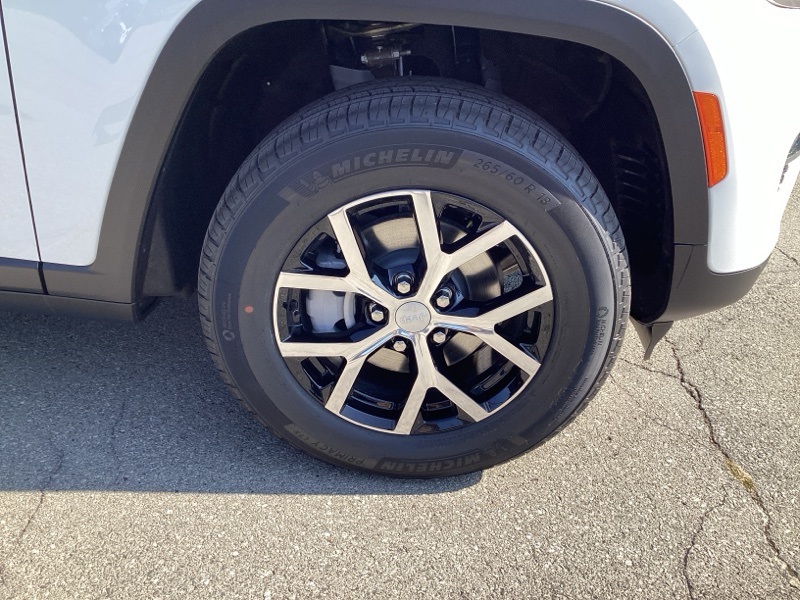 2025 Jeep Grand Cherokee Limited photo 9