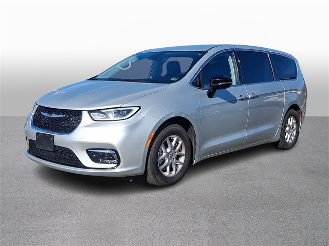 2024 Chrysler Pacifica Touring L's photo