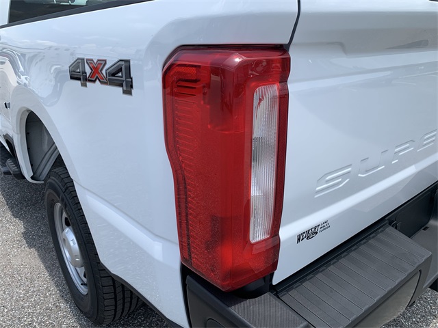 2025 Oxford White Ford Super Duty F-250 SRW XL 4X4 Truck