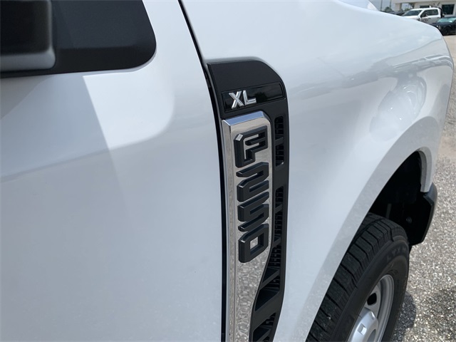 2025 Oxford White Ford Super Duty F-250 SRW XL 4X4 Truck