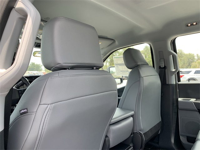 2025 Oxford White Ford Super Duty F-250 SRW XL 4X4 Truck