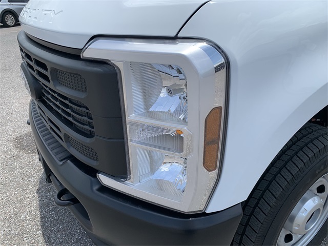 2025 Oxford White Ford Super Duty F-250 SRW XL 4X4 Truck