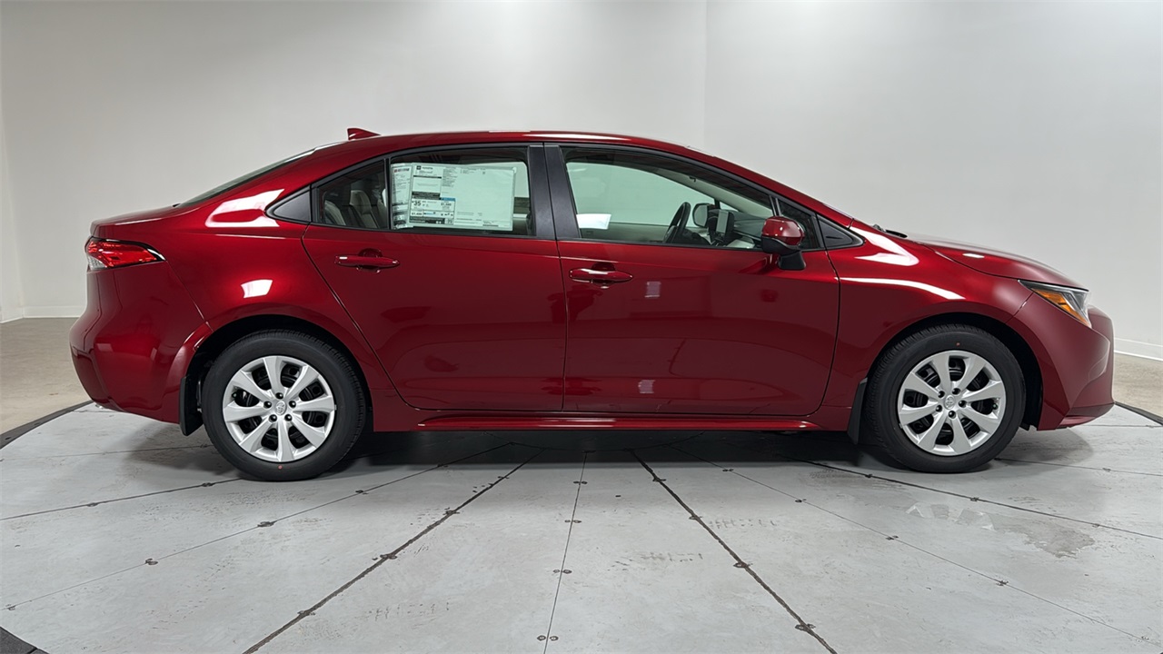 2026 Toyota Corolla LE photo 3