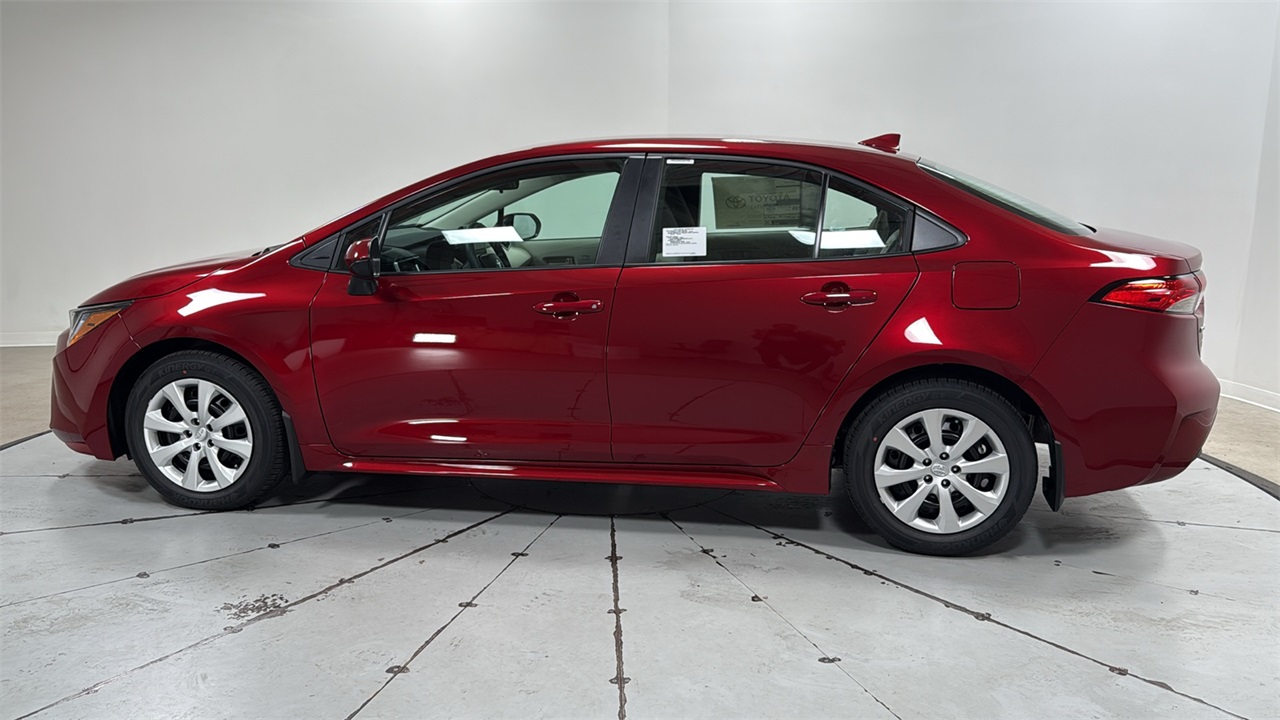2026 Toyota Corolla LE photo 5