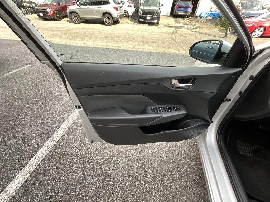 2019 Hyundai Accent SE photo 9