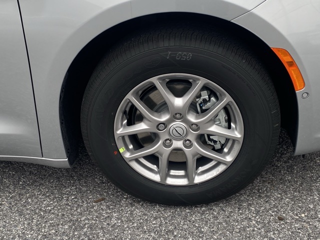 new 2026 Chrysler Pacifica car, priced at $37,014