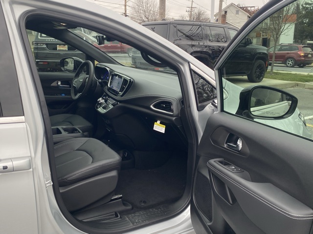 new 2026 Chrysler Pacifica car, priced at $37,014