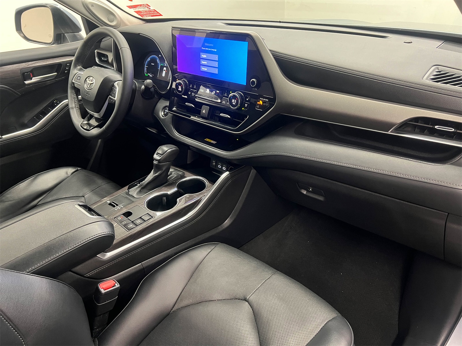 used 2023 Toyota Highlander Hybrid car, priced at $42,995