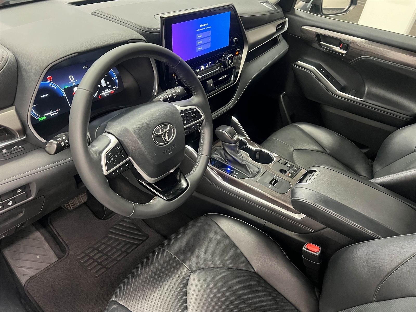 used 2023 Toyota Highlander Hybrid car, priced at $42,995