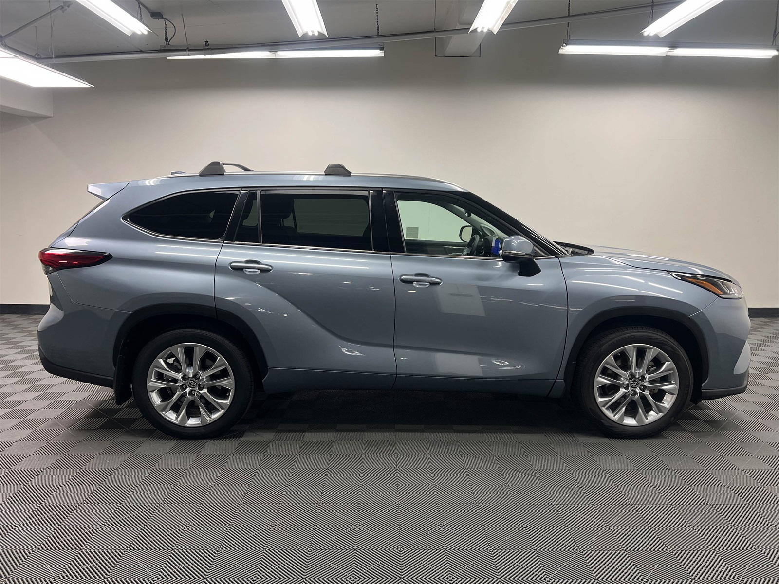 used 2023 Toyota Highlander Hybrid car, priced at $42,995