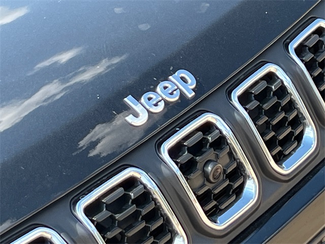 2025 Jeep Grand Cherokee Limited photo 3