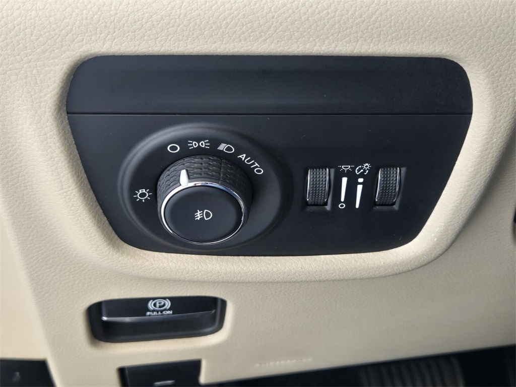 used 2023 Jeep Grand Cherokee car, priced at $19,788