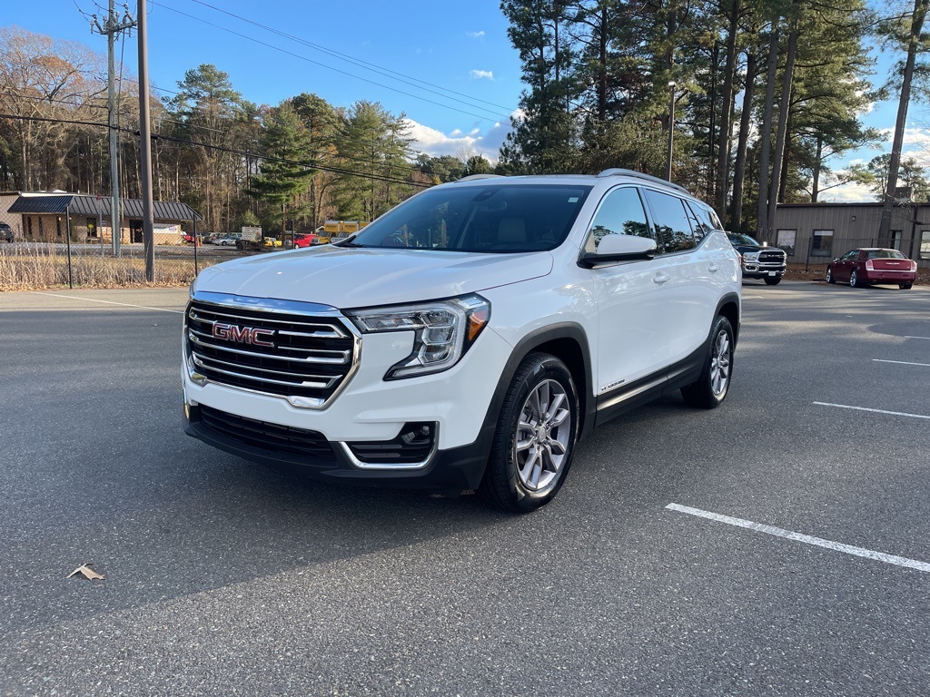 2024 GMC Terrain SLT's photo