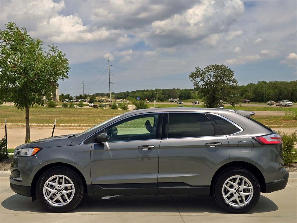 2024 Ford Edge SEL photo 4