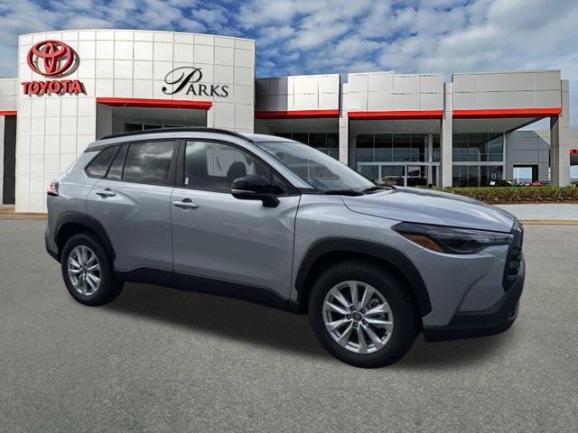 2026 Toyota Corolla Cross LE's photo