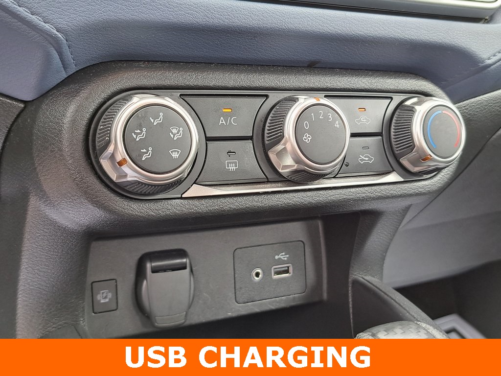 2023 Nissan Versa 1.6 SV Sedan 4 Dr. FWD 14