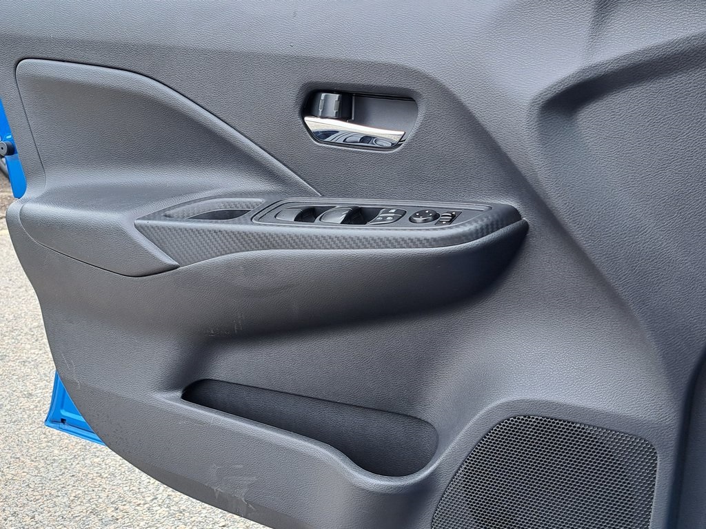 2023 Nissan Versa 1.6 SV Sedan 4 Dr. FWD 19
