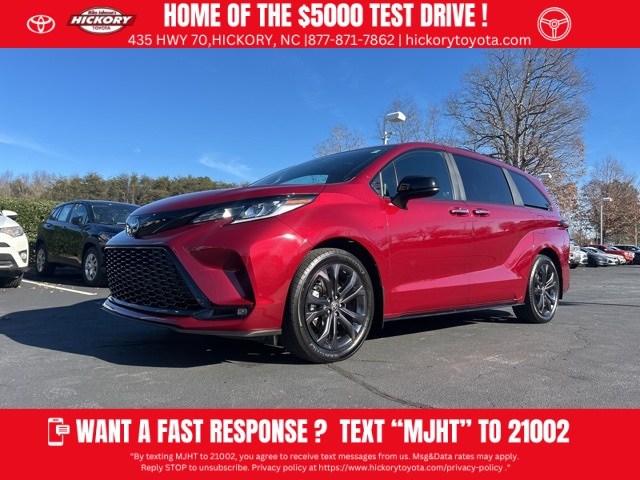 2025 Toyota Sienna XSE's photo