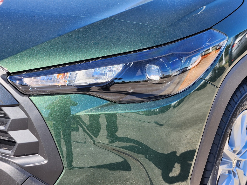 2026 Toyota Corolla Cross LE photo 4