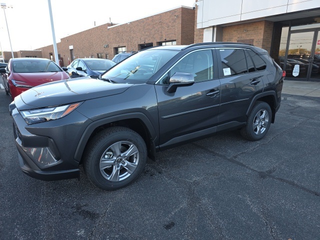 2025 Toyota RAV4 XLE photo 3