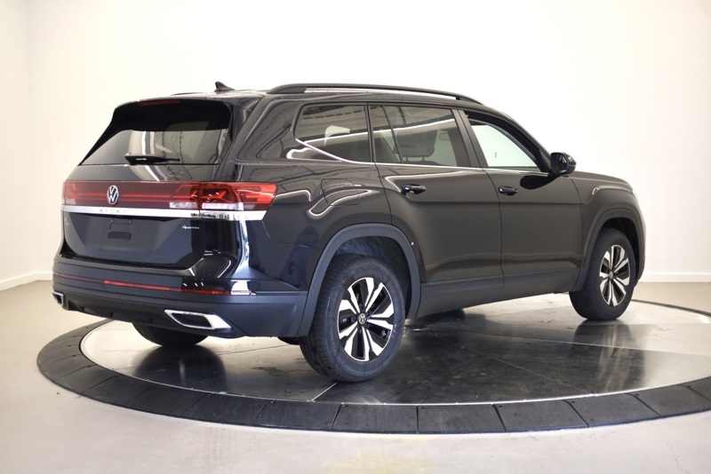 2026 Volkswagen Atlas SE photo 3
