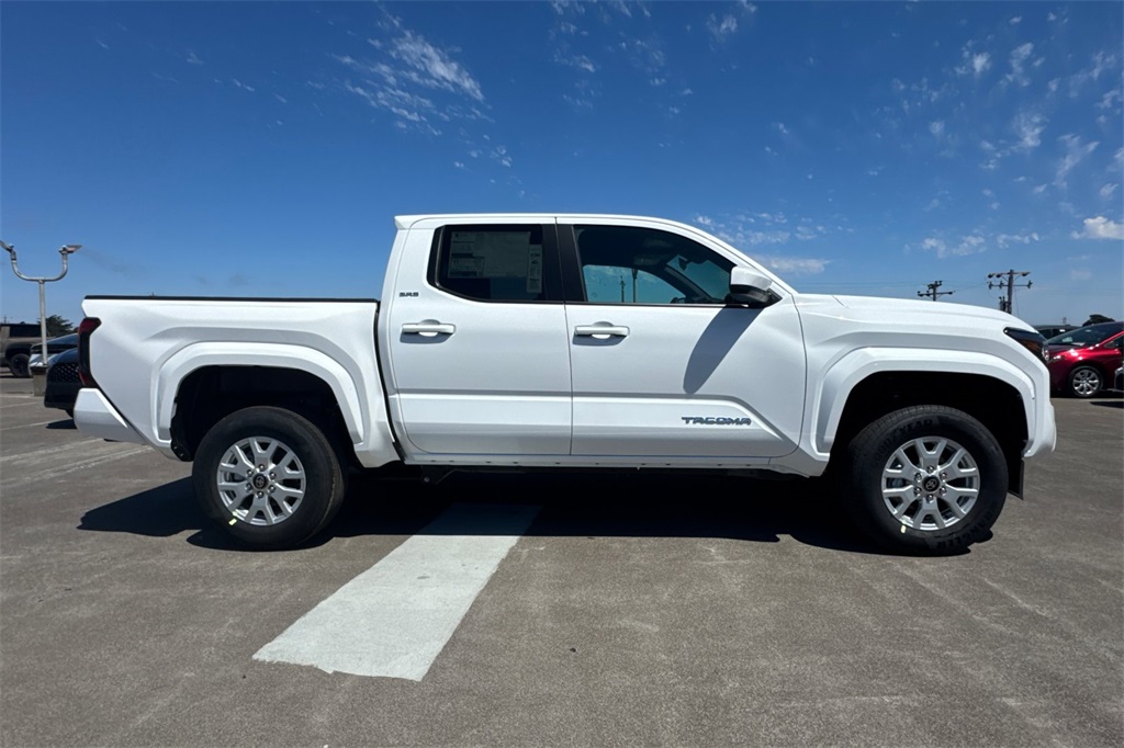 2025 Toyota Tacoma SR5 Double Cab photo 4