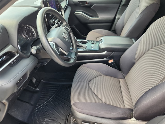 2023 Toyota Highlander L photo 10
