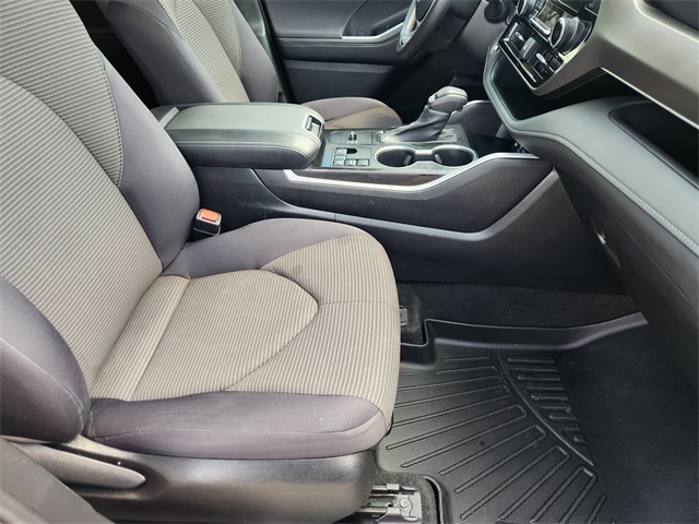 2023 Toyota Highlander L photo 11