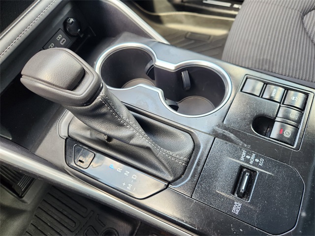 2023 Toyota Highlander L photo 16