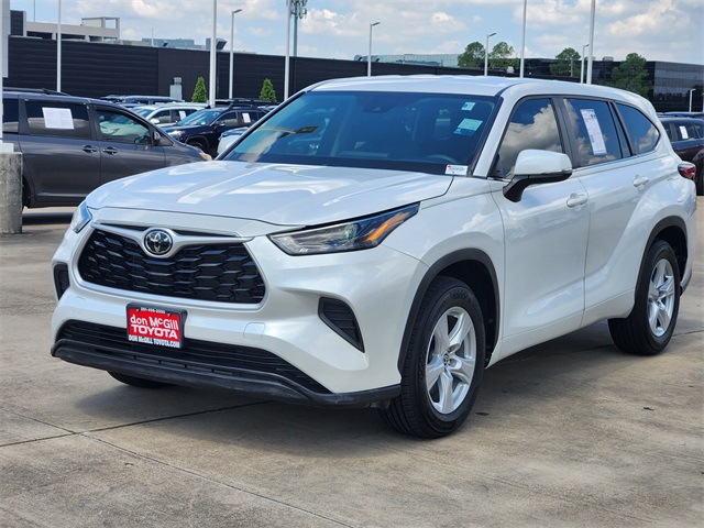 2023 Toyota Highlander L photo 2