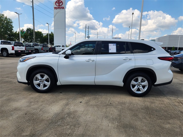 2023 Toyota Highlander L photo 3