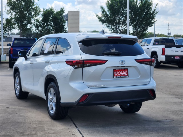 2023 Toyota Highlander L photo 4