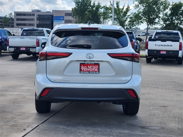 2023 Toyota Highlander L photo 5