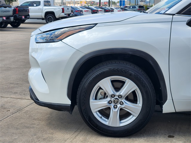 2023 Toyota Highlander L photo 7