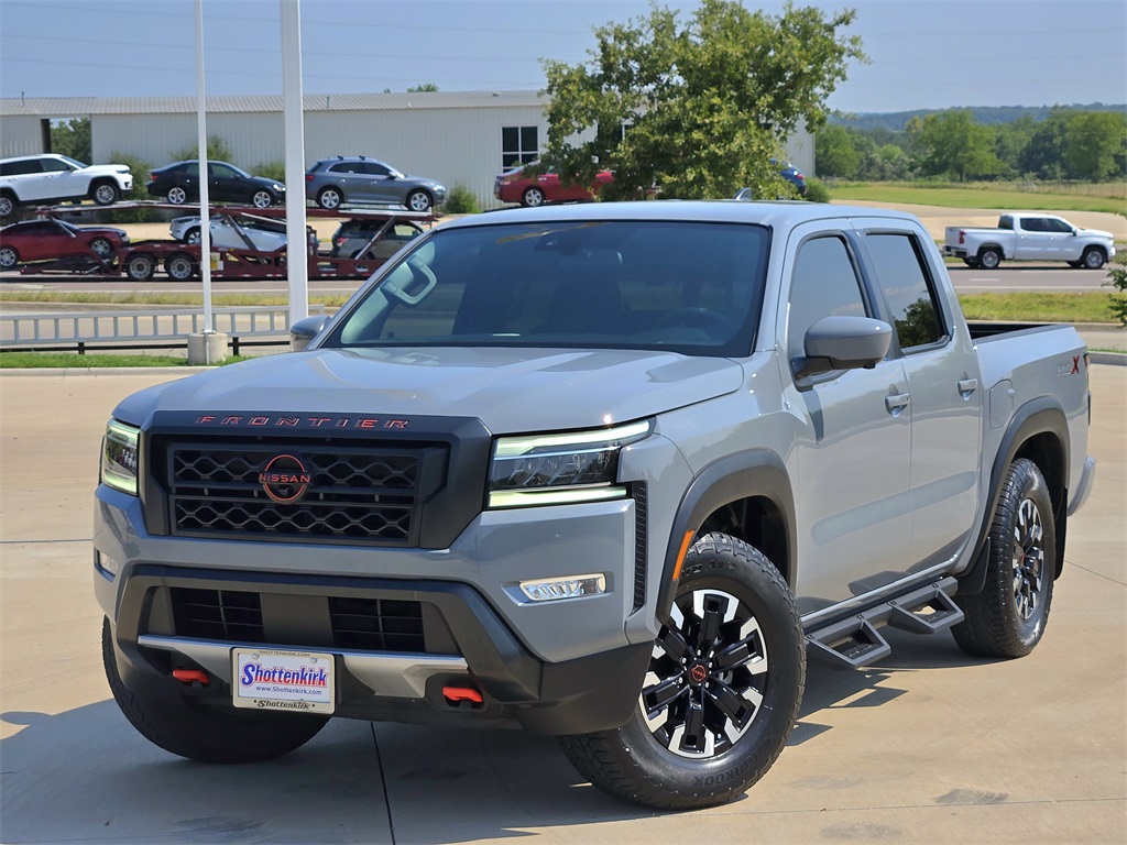 2023 Nissan Frontier PRO-X Crew Cab photo 2