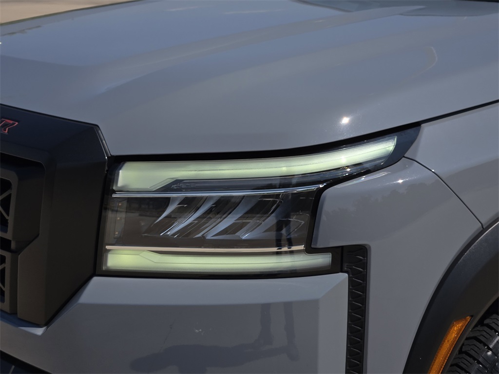 2023 Nissan Frontier PRO-X Crew Cab photo 3