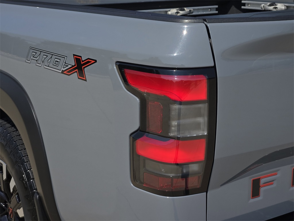 2023 Nissan Frontier PRO-X Crew Cab photo 6