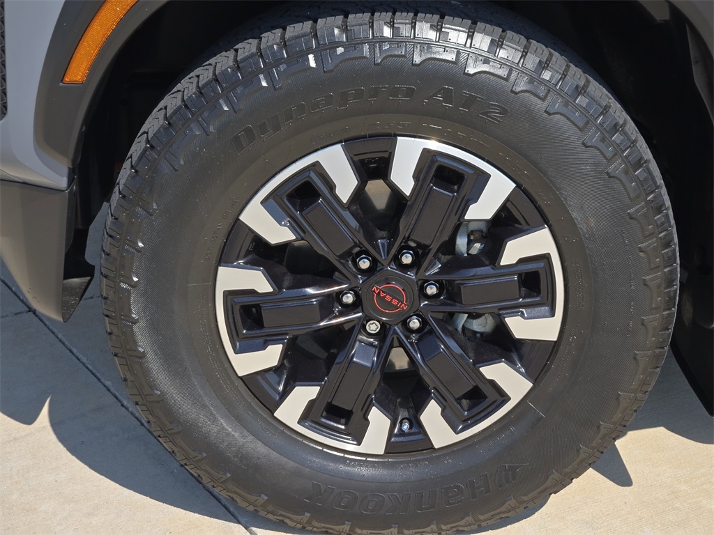 2023 Nissan Frontier PRO-X Crew Cab photo 9