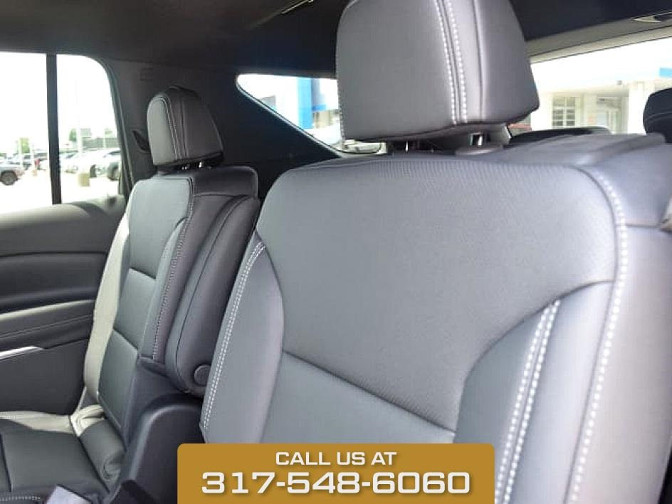 2025 Black Metallic Chevrolet Traverse LT FWD SUV